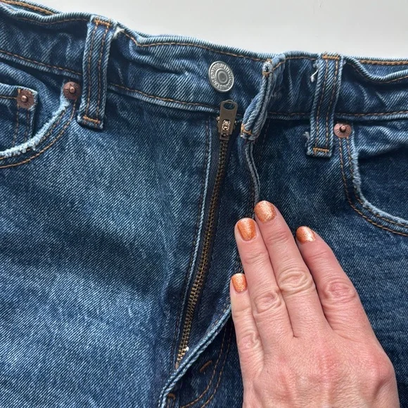 Abercrombie & Fitch the mom short high rise Jean short size 4, 27 - Picture 3 of 4